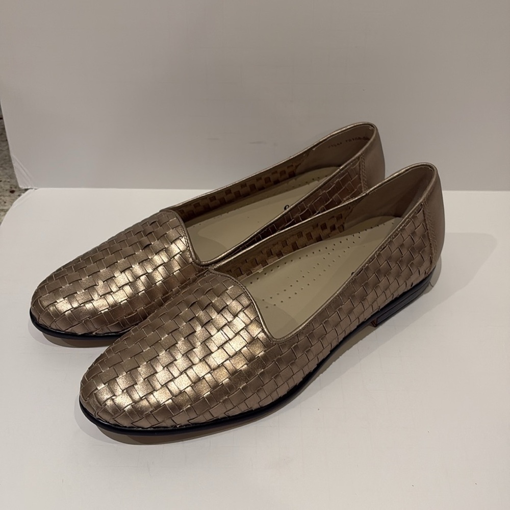 Trotters Metallic Woven Ballet Loafers/flats - silver pewter color